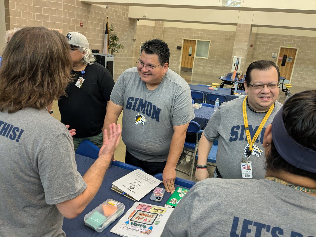 spacegirl_7's tweet image. Speed dating with @SMS_Wolverines teachers. Fun way to get to know each other. @HaysCISD