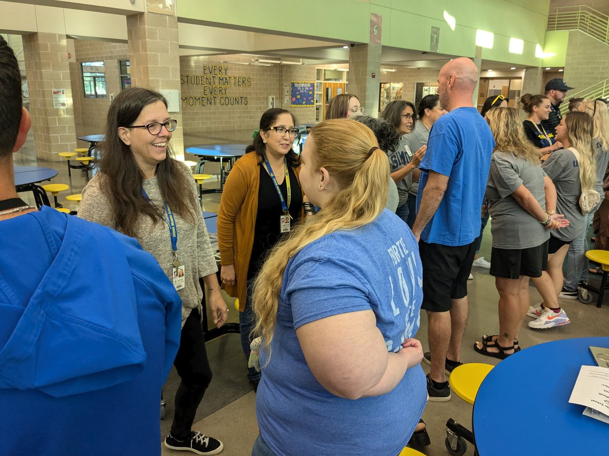 spacegirl_7's tweet image. Speed dating with @SMS_Wolverines teachers. Fun way to get to know each other. @HaysCISD