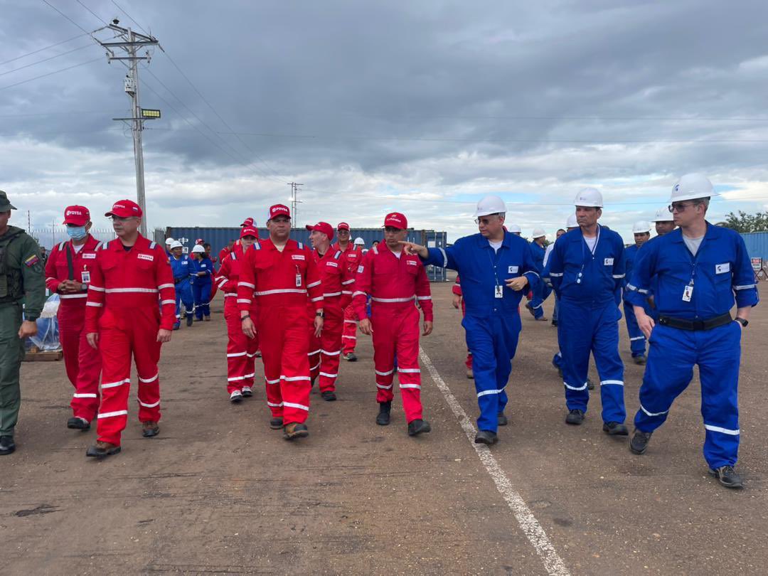 El ministro de petróleo, <a href="/TellecheaRuiz/">Rafael Tellechea</a>, continúo con las jornadas de visitas en la Faja Petrolífera del Orinoco, constatando que se cuenten con los insumos y materiales necesarios para la producción petrolera, tal cual como lo reconoció en la Base Logística Dobokubi.