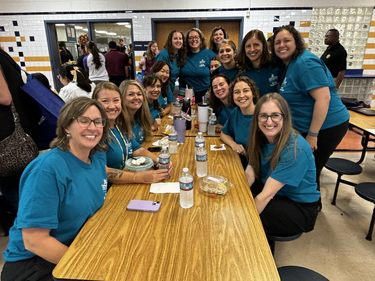 MichelleLis1's tweet photo. Novice Teacher Instructional Coaches helped support the Great Beginnings Institute! @fcpsnews #fcps_ic https://t.co/DDYtbj3QeX