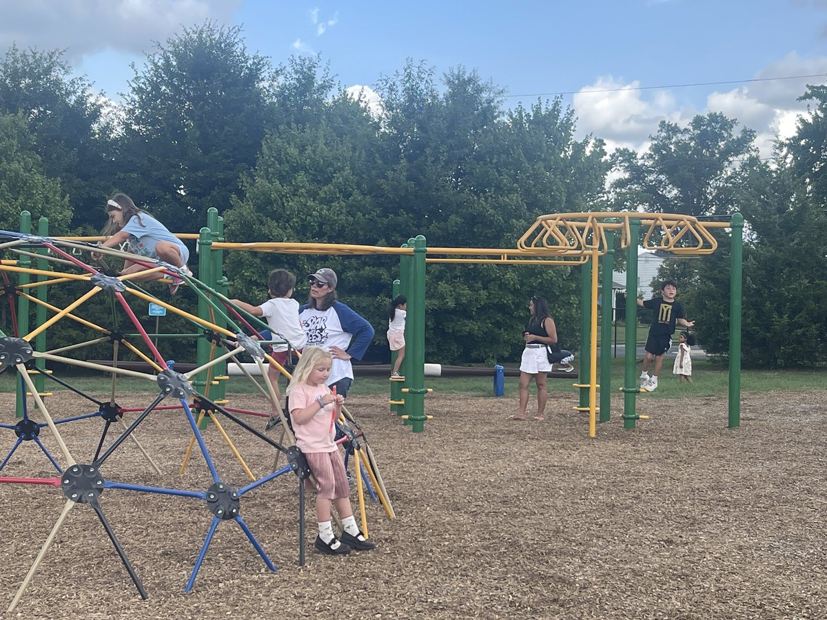 <a href="/MrsFlading_FCPS/">Kassandra Flading</a> and I had fun meeting some of our youngest Eagles and watching them make new friends at our Kindergarten Playdate! #KindergartenEagles <a href="/SEESrSIX/">Springfield Estates Elementary</a> <a href="/FCPSRegion6/">FCPS Region 6</a>