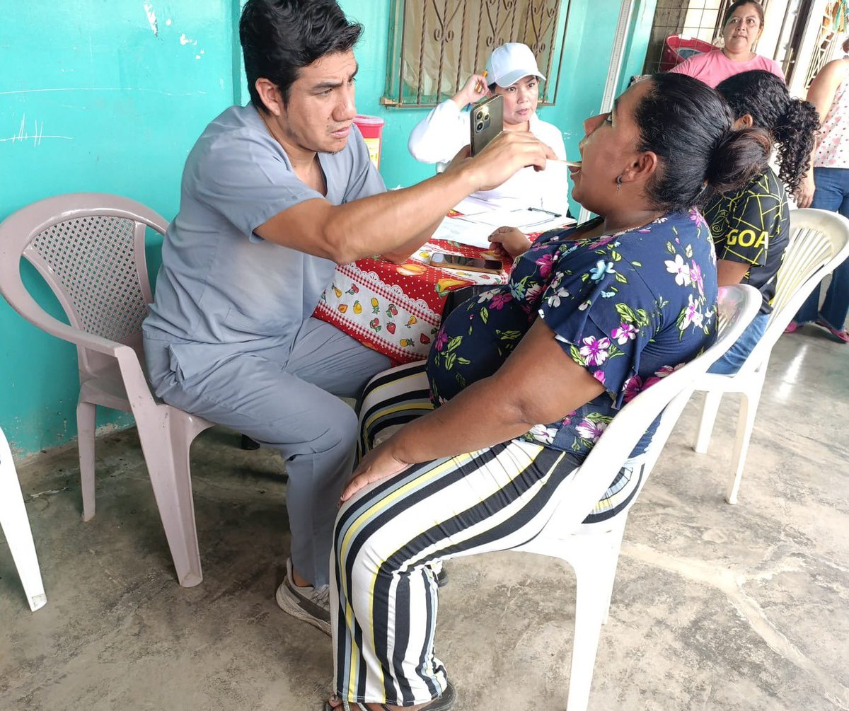Salud_Guayas's tweet photo. #Samborondón | En el marco de la Estrategia Ecuador Crece sin Desnutrición Infantil en comunidades de difícil acceso en el recinto #Potrerillo se realizó una brigada médica, odontológica, vacunación además de asesorías de #AlimentaciónSaludable.
#ElNuevoEcuadorResuelve https://t.co/Mnr6tVMnUu