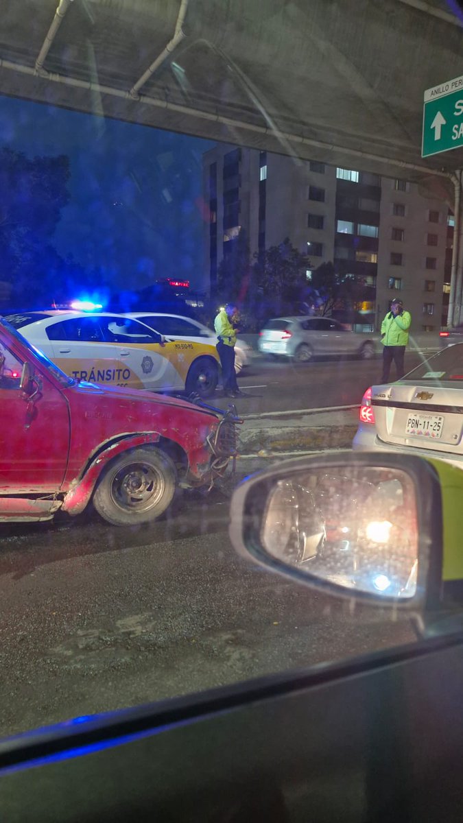 AnnRoldanB's tweet photo. @UCS_GCDMX  esta patrulla esta en el Boulevard Adolfo Lopez Mateos (periférico) 180 bloqueando carriles centrales con dirección al sur, sin motivo aparente y complicando la circulación https://t.co/toby33iqlC