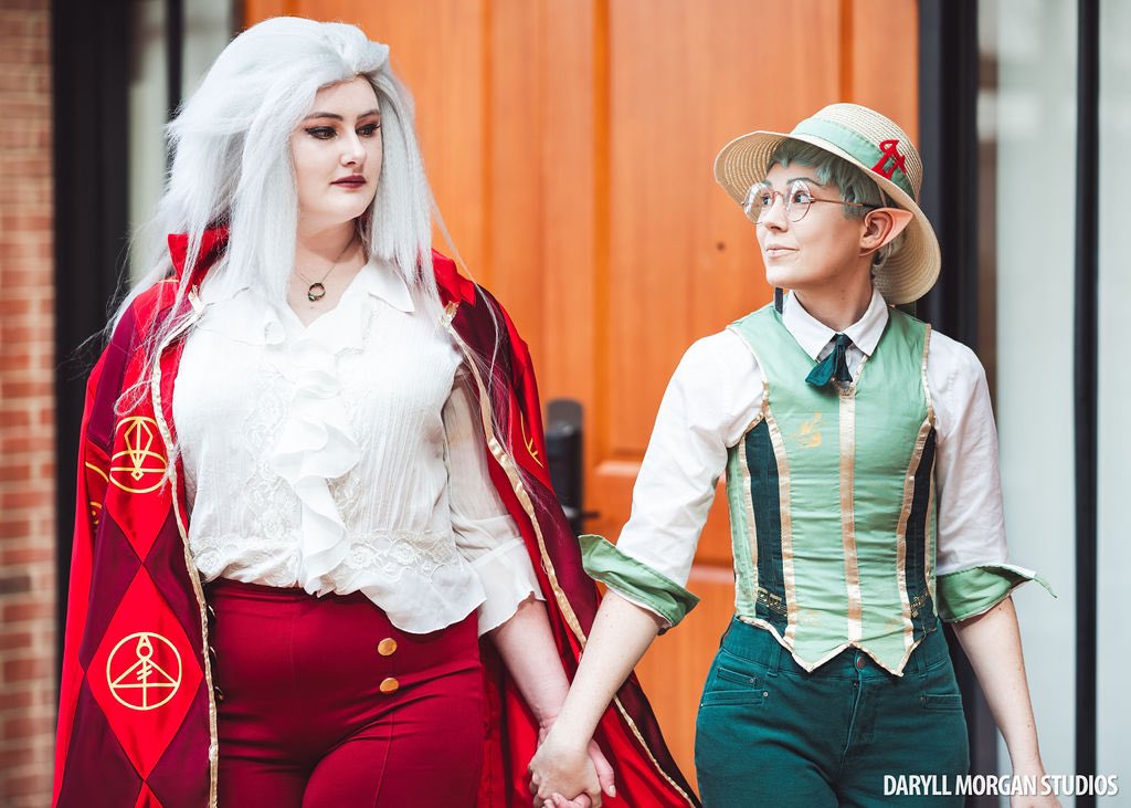 Cosmer_Cosplay's tweet photo. πΈ: @daryllmorganstudios | Eda: @powerhousecosplay | wig: @ardawigs - Rocky Classic
#rainewhispers #rainewhisperscosplay #owlsmovingcastle #toh #theowlhouse #tohcosplay #theowlhousecosplay
#eda #edaclawthorne #edacosplay #katsucon #katsucon2024 https://t.co/f4VFzb99vM