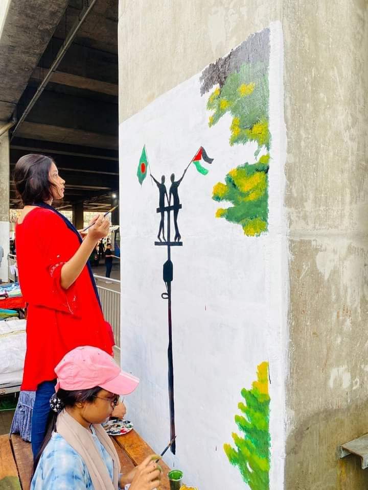 #RebuildingBangladesh
#studentPower
Students are painting the areas burnt down during the protests
No government contracts or millions required  which would have been the case under corrupt governments. 
Students patrolling  streets 2 stop looting &amp; vandalism
Salute to students