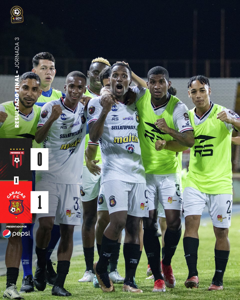 Caracas_FC's tweet photo. #LigaFUTVEBancoDeVenezuela | TC | J3 | @Portuguesa_FC 0-1 @Caracas_FC | 90'+5 | ¡FINAAAAAAAAAAAAAAAAAL! 😍😍😍😍 GANOOOOOOOOOÓ EL ROJO EN BARINAS 🔥🔥 ¡VAMOS CARACAS! 👊🟥🔴

📻 https://t.co/7yhlTeSYaK
📺 https://t.co/XRnPVzINQ6 https://t.co/sKIe7xClJB