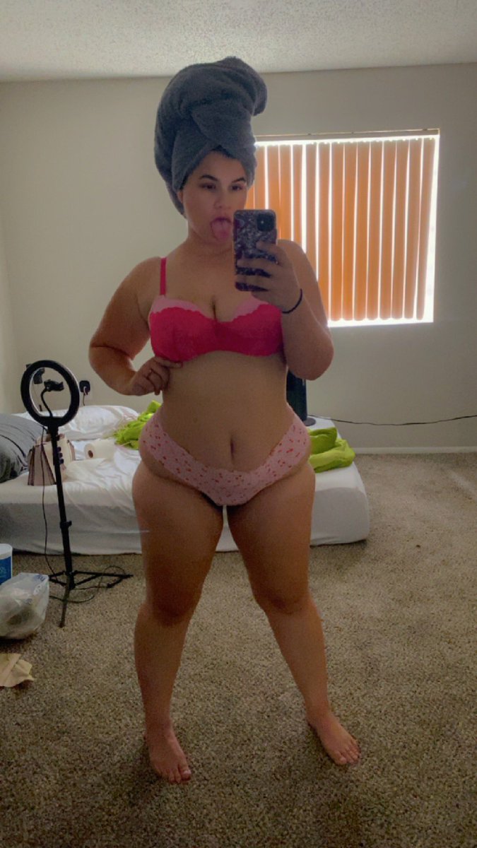 my hips are ur fantasy 
onlyfans.com/brattieavery 
#thick #lovehandles