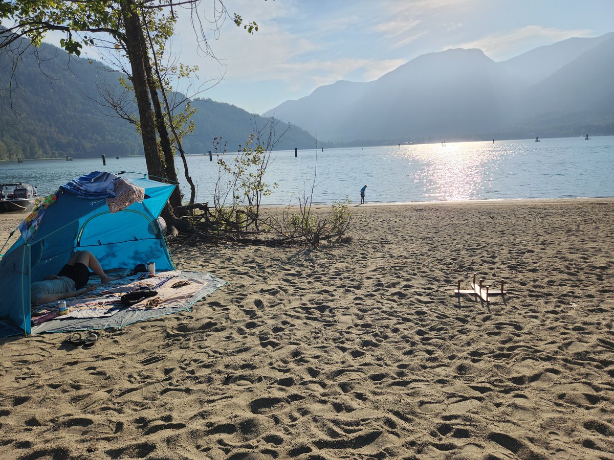dutch_franklin's tweet image. Magnificent day for beachfront camping in BC. Crystal clear water, BBQ, hikes, bikes, games and ring toss on the beach.

#explorebc #canada #beautifulbc #britishcolumbia #hellobc #explorecanada #nature #bc #bcisbeautiful