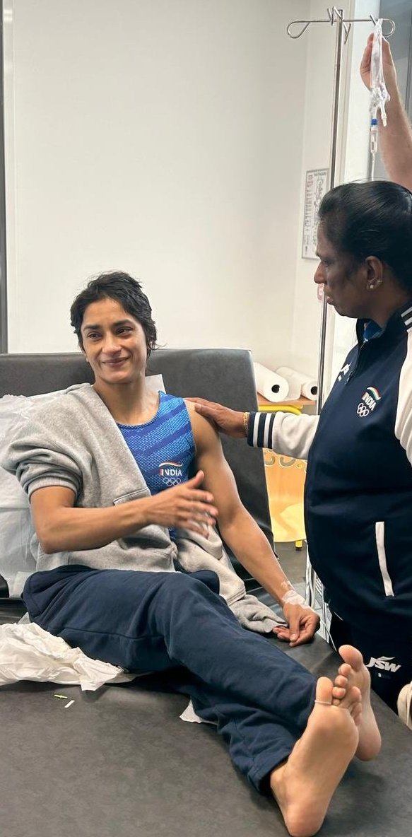 बड़ी खबर 🚨

विनेश फोगाट ने कुश्ती से सन्यास का एलान किया 😔
विनेश के भावुक कर देने वाले शब्द 

मां कुश्ती मेरे से जीत गई, मैं हार गई माफ करना आपका सपना मेरी हिम्मत सब टूट चुके इससे ज्यादा ताकत नहीं रही अब अलविदा कुश्ती.. 

2001-2024 आप सबकी हमेशा ऋणी रहूंगी माफी:
 #vinesh