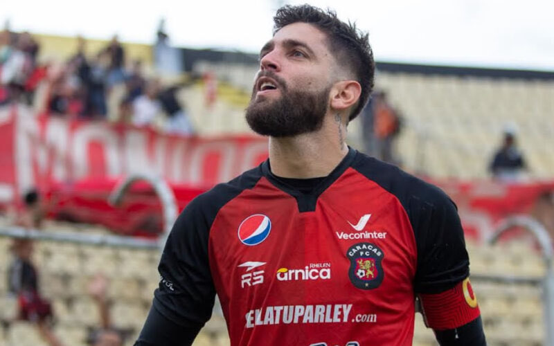 jesuslopez23's tweet photo. Rubert Quijada: “el que gana cobra, nosotros ganamos y cobramos”.

Iguala a José Manuel Rey con 338 partidos jugados con el @Caracas_FC, en su próximo partido será el jugador con más partidos disputados en la historia del legendario equipo capitalino. https://t.co/zOGr6Ua5q9
