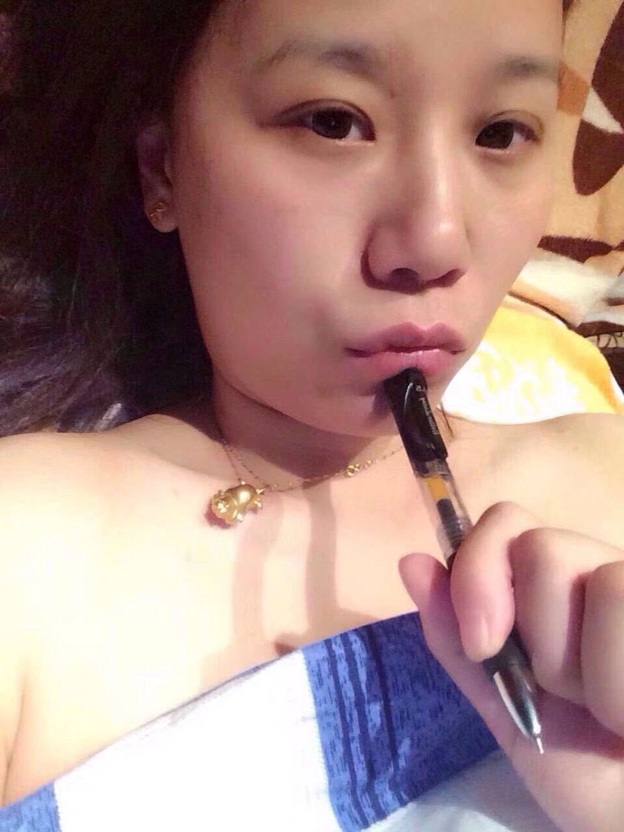 Foo1217096's tweet photo. G杯騷貨人妻 https://t.co/JAguAO0WWf