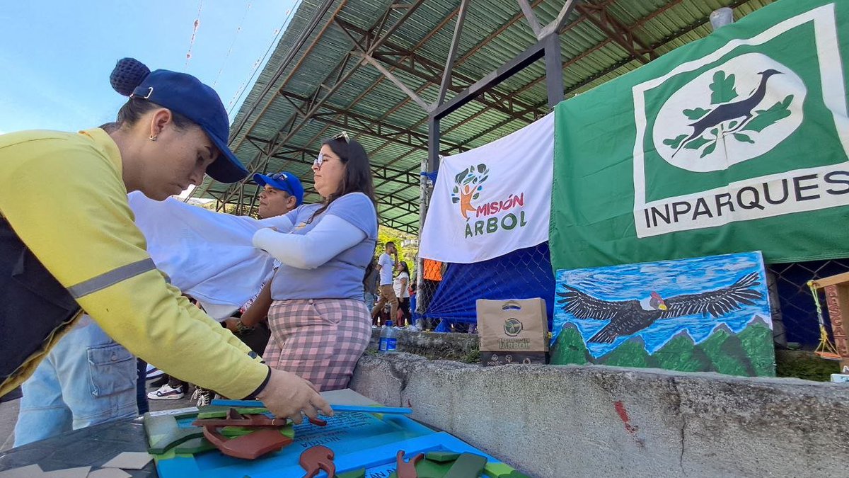 ¡Vacaciones felices! 🪁

Desde el Instituto Nacional de Parques, nos trasladamos a la Cancha Carlos Sánchez en el municipio Campo Elías, para celebrar el lanzamiento del XVI Plan Vacacional Comunitaria "Nuestra Patria 2024".
