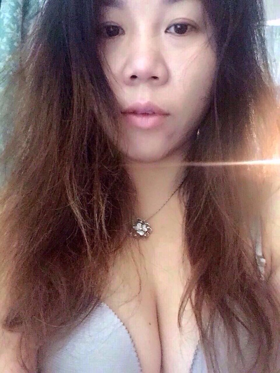 Foo1217096's tweet photo. 飢渴熟女的激情❤️‍🔥 https://t.co/sJ55VErZpA