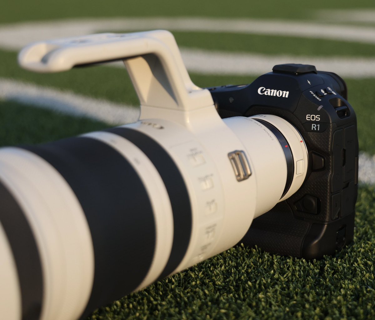 kevinjairaj's tweet photo. Taking this bad boy out to photograph some College and Pro sports!

Ask me what you would like to see or what questions you may have about the new Canon EOS R1.

#exploreroflight
#canoneosr1
#canonusa
#canonphotography
#CanonExplorerOfLight https://t.co/R7ZvBfH3Jw