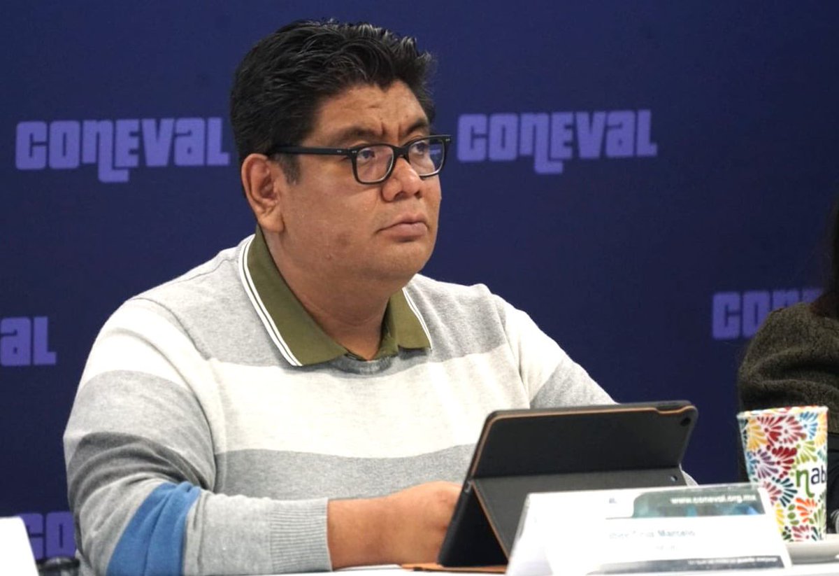 coneval's tweet photo. En la 7° sesión del #SeminarioCONEVAL, David Rojas, Dir. de Medición de Pobreza y Seguimiento a Indicadores, y Mariana Galindo, Dir. de Medición de Pobreza, presentaron el Índice de Rezago Social Longitudinal📊 (#IRSL), su objetivo, antecedentes, aportación y elementos. https://t.co/bDsveHj16L