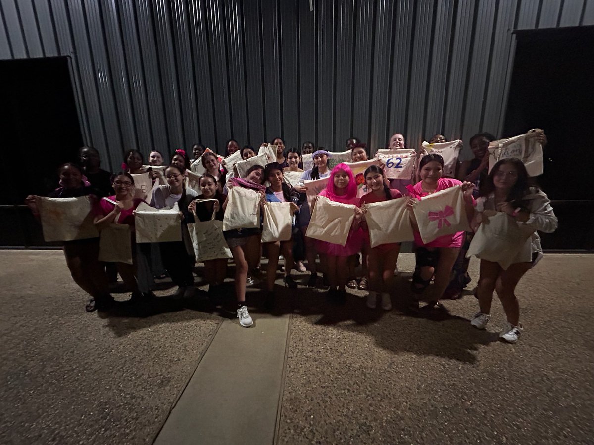 ICHS_LegendsDT's tweet photo. Thank you Crowd Pleasers Dance for an amazing team camp experience! https://t.co/TVIGHwbfH0