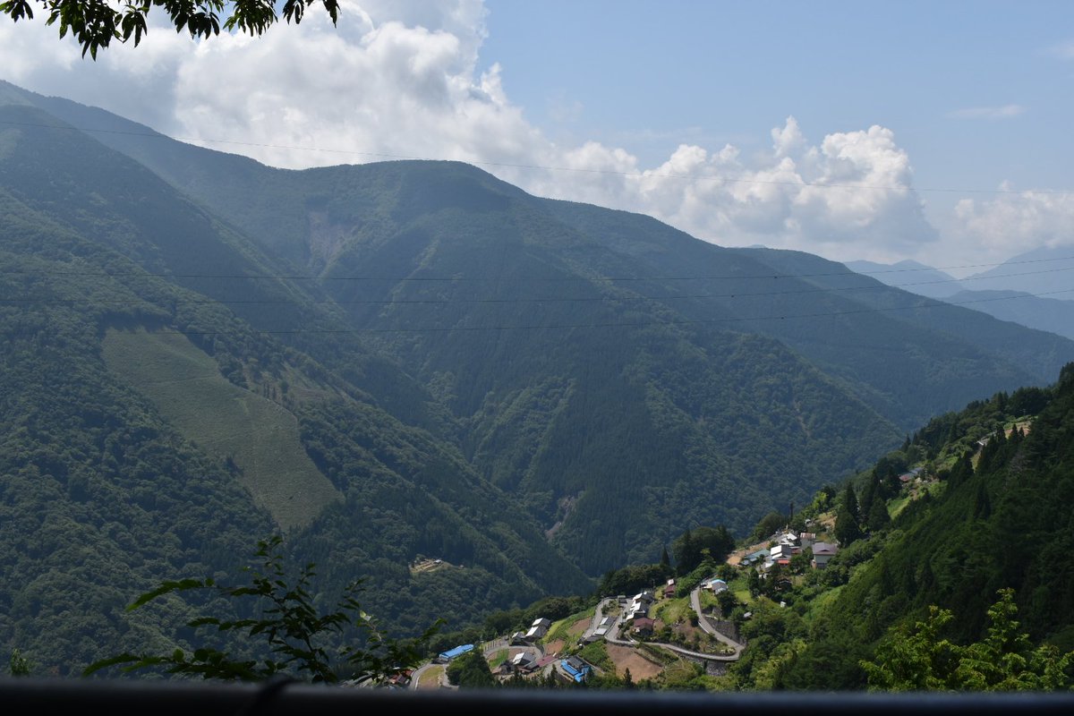 Rune_jara's tweet image. 朗読劇に行った次の日から、色々旅してました。

また山行ったり、廃村行ったり廃校行ったり、違う地域のお祭りに行ってみたりと…。今回は地元の方にも色々とお話を聞けたりして、とても楽しい車中泊旅になりました◎

#旅
#山
#夏