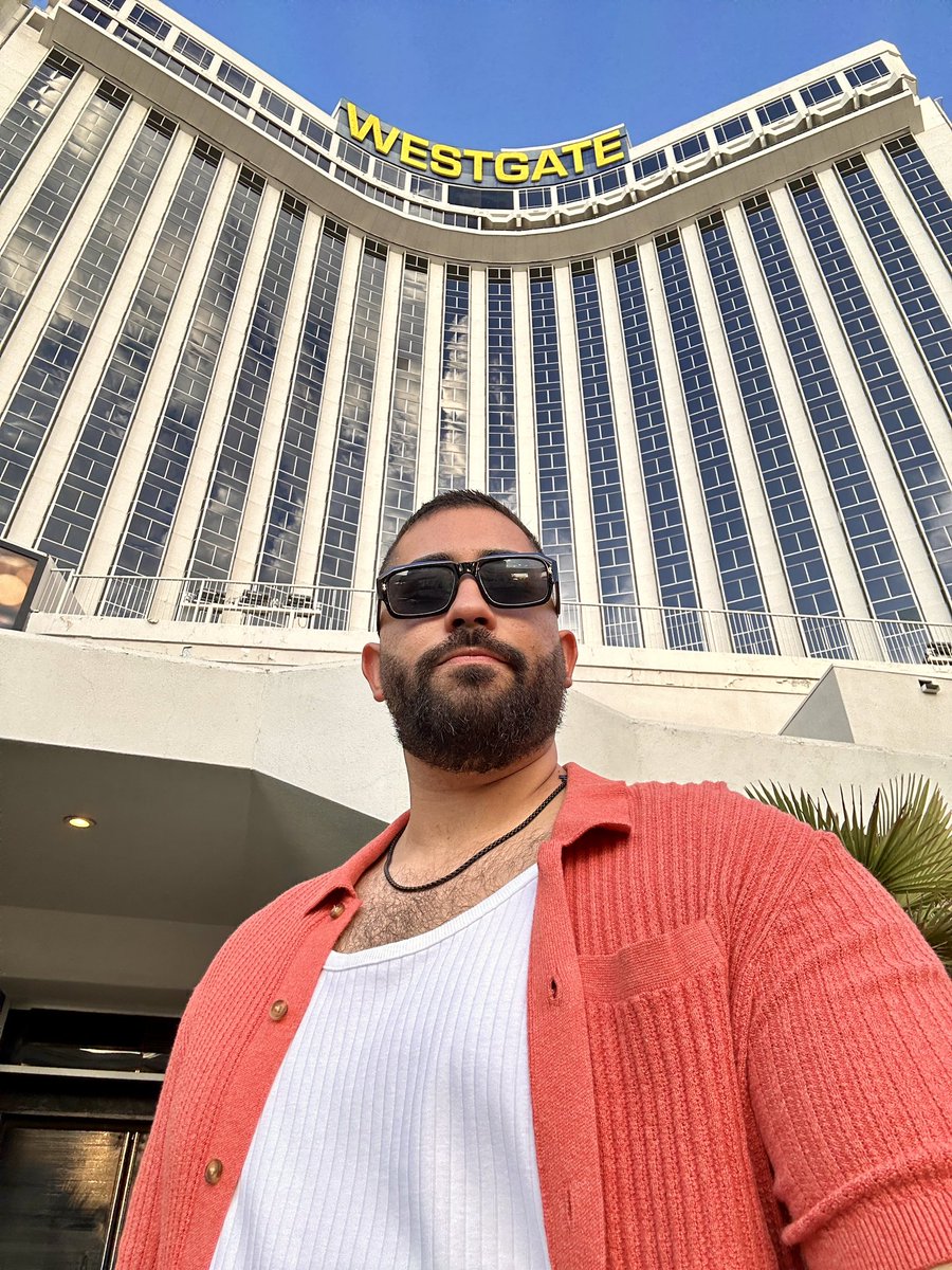 rancioo's tweet photo. Vegas, always fun!🎰♥️♠️✨ https://t.co/cqWSpCufmT