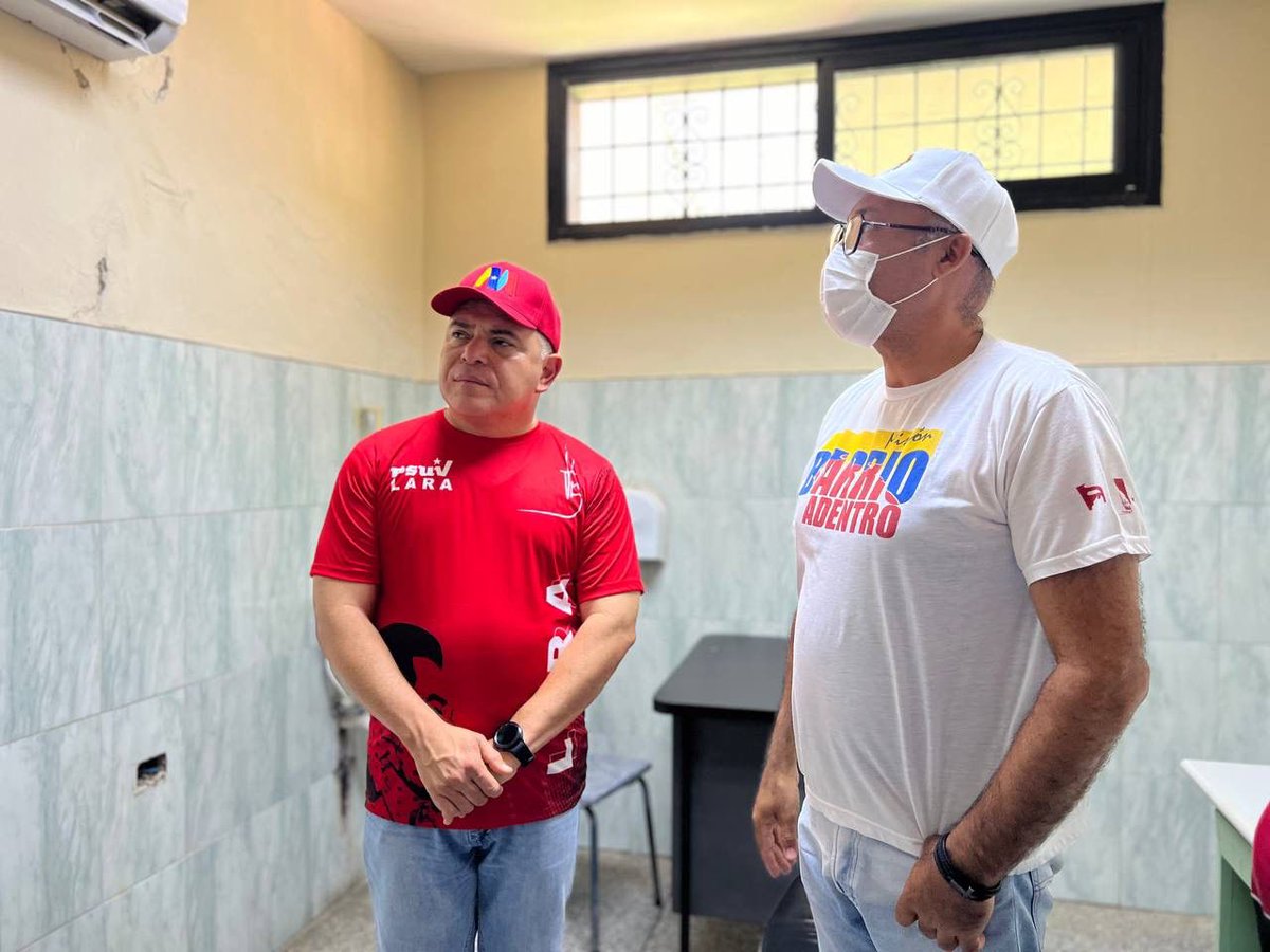 #7Ago El gobernador <a href="/AdolfoP_Oficial/">Adolfo Pereira Gobernador</a> pasó revista a los trabajos de recuperación que se están realizando en el CDI Antonio José Lucena, en el municipio Simón Planas, para beneficiar a sus habitantes.
@SPPS__Lara
