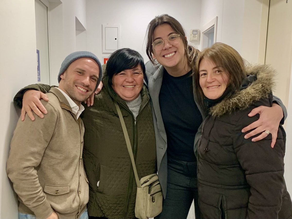 Juan_Pablo_Pio's tweet photo. Calentando los motores 💪
Hermoso primer reencuentro de varias horas con militancia del @socialistas90 con quienes vengo compartiendo muchos años. 
Como en los viejos tiempos, una gran celebración. Arriba el @frente_amplio con la 90, toda la vida 💚
Se viene. Se viene ✌️ https://t.co/p0MeWz8rkf