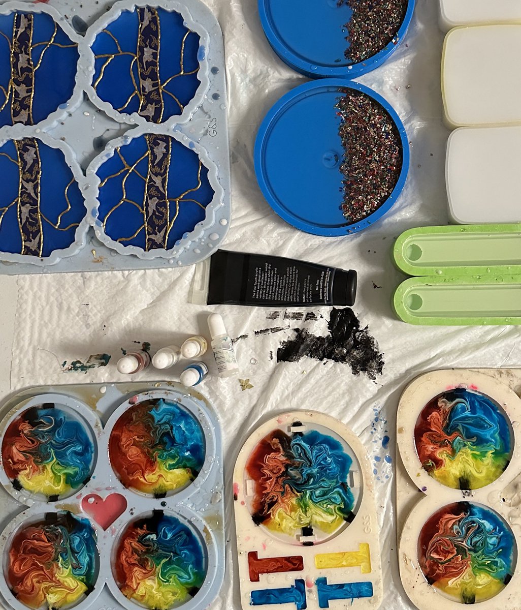 quinessentials_'s tweet photo. Our version of a wild night 😂 https://t.co/5c8tX8bLE9
