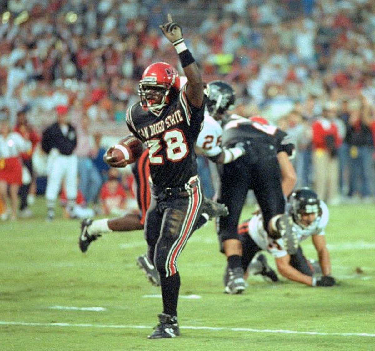 As a freshman, Marshall Faulk rushed for 386 yards (NCAA single game record at the time) and scored 7 TDs. 😳