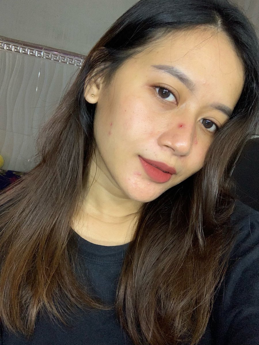 Happy banget karena jadi effortless styling rambut gara2 nemuin haircare ini 🥰🥹

Fyi, difoto ini aku gak styling rambut, cuma pake hairdryer buat ngeringinnya tapi udah rapi dan gak ngembang 🫶🏻

#racuninhaircare