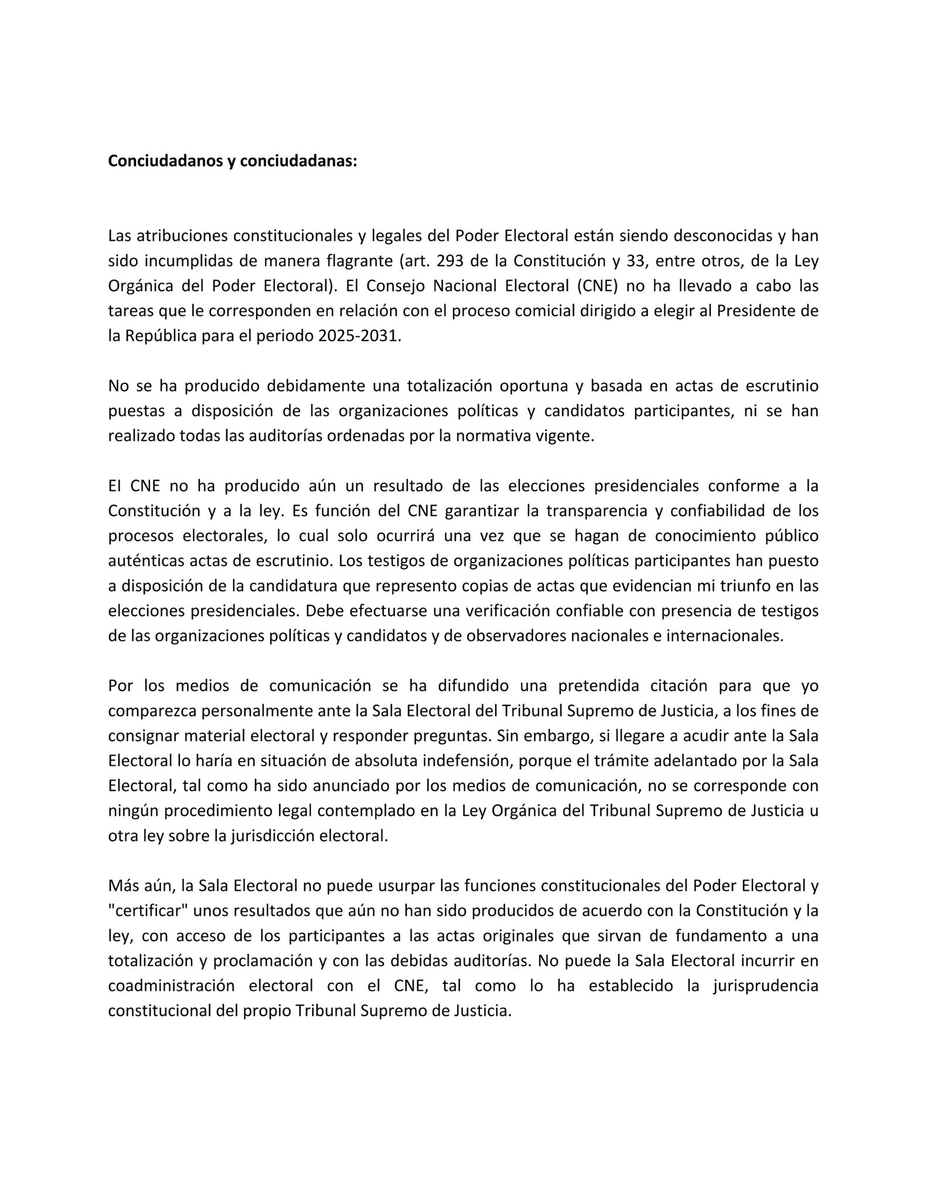 Norbey_Marin_'s tweet photo. En su libro "Mundo moderno y contemporáneo del siglo XX a los albores del siglo XXI", Delgado Cantú puntualiza los rasgos del fascismo: totalitarismo, personalismo político, elitismo, nacionalismo, militarismo, irracionalidad, racismo y espacio vital.

Al detenernos en cada ítem, lejos de encontrar vínculos con la oposición, hallamos coincidencias con el estilo de gobierno de Nicolás Maduro. A continuación, ejemplificamos 3:

1. TOTALITARISMO 

Fascismo es que el oficialismo intente subvertir las leyes, que no respeten la separación de poderes y que el Tribunal Supremo de Justicia usurpe y co-administre las funciones constitucionales y exclusivas del Consejo Nacional Electoral. 

Esto ha sido señalado tanto por Edmundo González Urrutia como por observadores internacionales. Recordemos que el Centro Carter destacó en su informe que "Las autoridades del Consejo Nacional Electoral mostraton parcialidad a favor del oficialismo y en contra de las candidaturas de la oposición".
