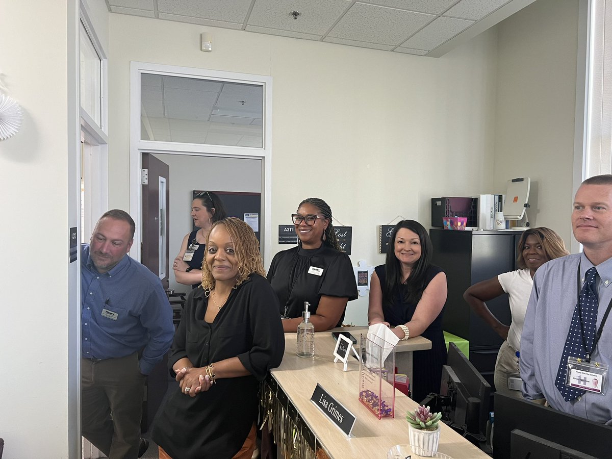 ljswiggins's tweet image. Thank you Leadership Lane for the celebration!  I felt the love today!  Thank you @MASuddeth  for the continued support! Also, congratulations to @mcraekristen10 !  #Area2fortheWin #LeadHerShip #GameOnHCS