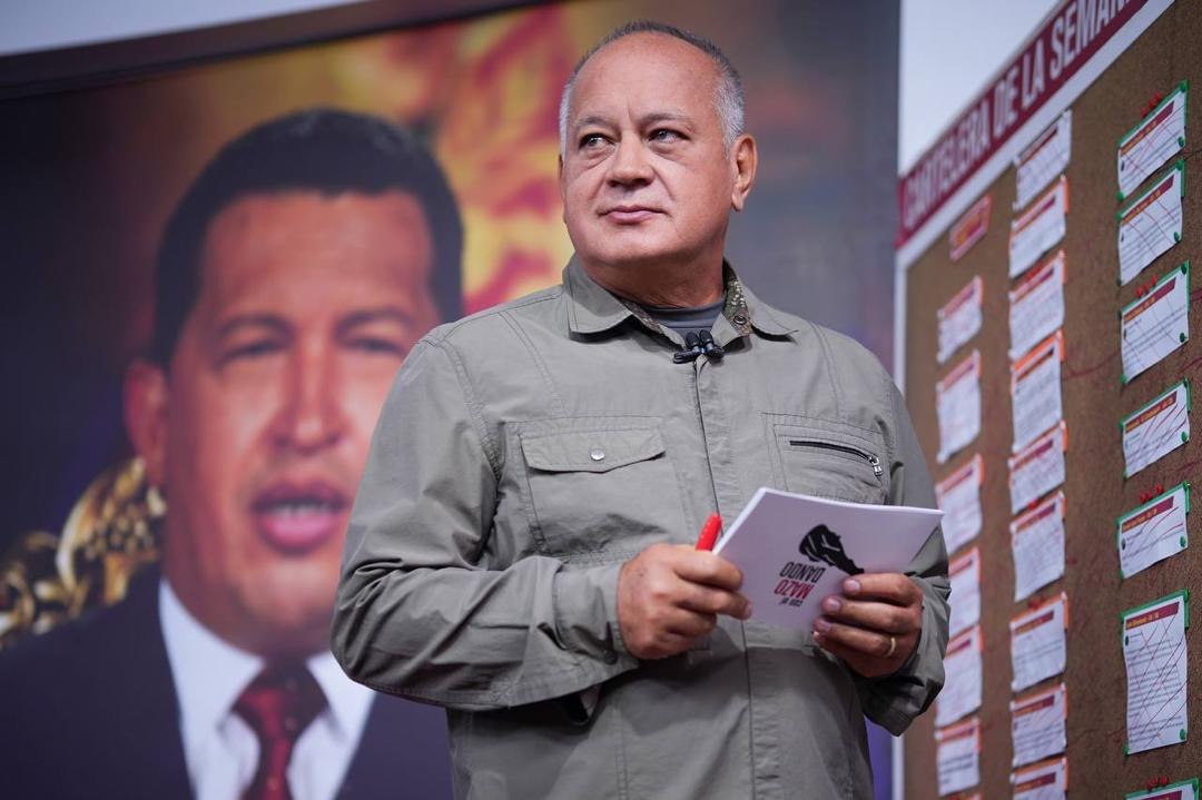 #EnVivo <a href="/dcabellor/">Diosdado Cabello R</a>: Los medios de comunicación para desinformar al Pueblo venezolano, manipulan la información por medio de sus palangristas.

#VenezuelaSeRespeta #7ago