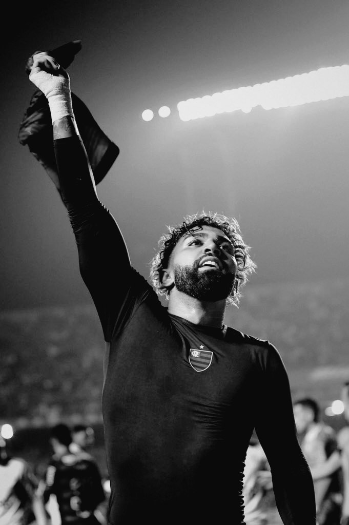 DGcorreiaPeres's tweet photo. ⚠️ Os anos passam, se passam jogadores, mas fica tu Flamengo, E EU NÃO PARO DE TE AMAR ❤️

A sua história chegou ao Fim @gabigol e o Flamengo continua

comemorando a classificação do @Flamengo com a camisa do Palmeiras não existe irmão

nunca mais vista o manto sagrado seu mlk https://t.co/v4fySaEdI5