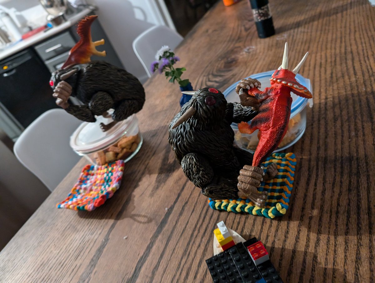 RandyApuzzo's tweet photo. .@jeffsmithsbone fighting dinos for the kids homemade cheezits 😂 https://t.co/BIvdO26Ony