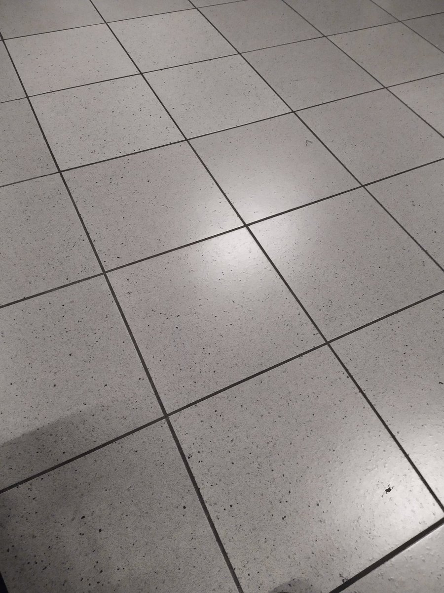 BenBenV80's tweet photo. #Schiphol https://t.co/9x4jmc6ItK