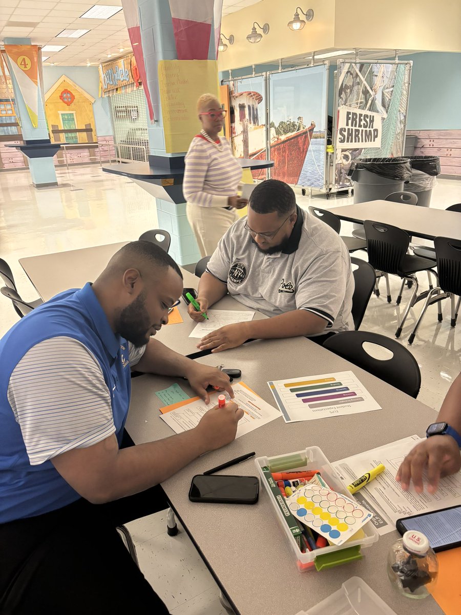 TaomiDavis's tweet photo. Our teachers are committed to excellence! Today’s QSSSA PD provided valuable tools for enhancing classroom interactions and increasing student engagement. 🐝📚 @AliceJohnsonJrH https://t.co/JnGnk5Dl7m