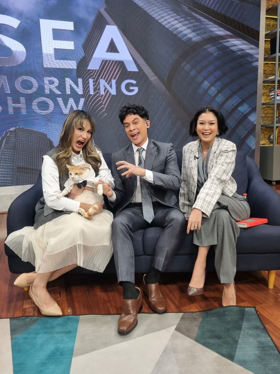 MarissaAnita's tweet photo. Selamat Hari Kucing Sedunia, cat mommies and daddies! @seatodaynews https://t.co/brwC4Rxoxo