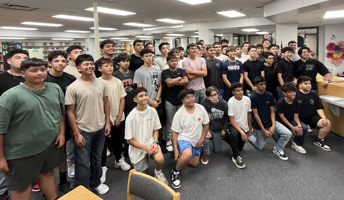 MONTWOOD RAMS BASEBALL\⚾️🏈Coach Romo (@ramsbaseball12) on Twitter photo 📣“Laptops are in!” <a href="/MontwoodHS/">David Herrera</a> 🐏⚾️performing community service in unboxing over 700 laptops and throwing all the trash! #TeamEffort #PROUD. Thank you <a href="/JMarquez_LMS/">Jennifer Marquez</a> @DMacon_MHSReads for allowing us to assist in the yearly endeavor! Anything for our Rams! <a href="/SocorroISD/">Socorro ISD</a> 💻🏫📚👍🏼 📣“Laptops are in!” <a href="/MontwoodHS/">David Herrera</a> 🐏⚾️performing community service in unboxing over 700 laptops and throwing all the trash! #TeamEffort #PROUD. Thank you <a href="/JMarquez_LMS/">Jennifer Marquez</a> @DMacon_MHSReads for allowing us to assist in the yearly endeavor! Anything for our Rams! <a href="/SocorroISD/">Socorro ISD</a> 💻🏫📚👍🏼
