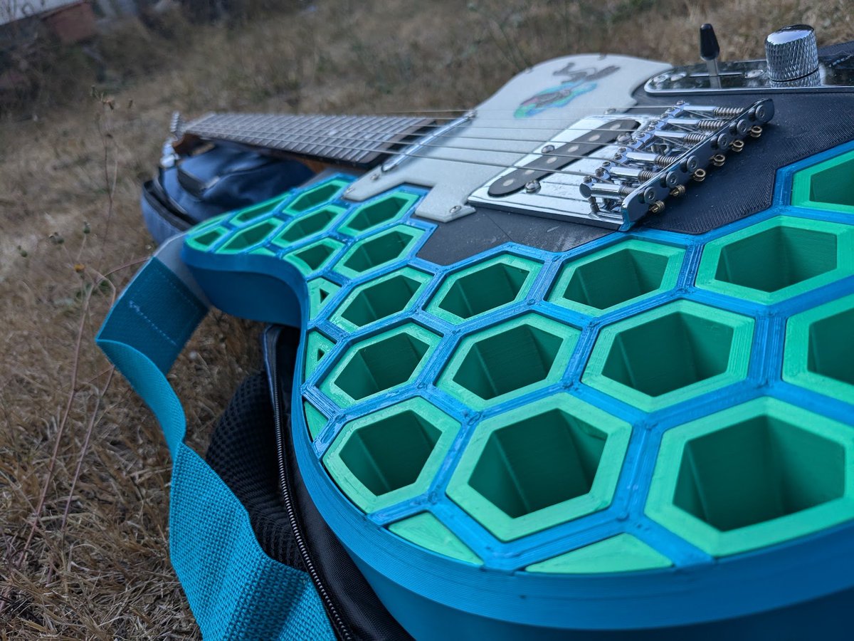 TheBpendragon's tweet photo. Coming to an @EverfreeNW Charity Auction near you! This @Marina_EFNW themed, 3D-Printed, fully functioning, electric guitar! https://t.co/2xi2tLJlUM