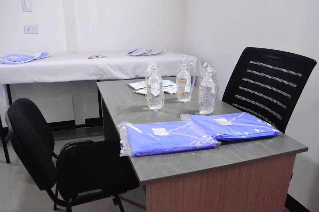 #7Ago El centro de salud ubicado en la Base de Misiones "Las Tinajitas", fue dotado de mobiliarios, equipo ORL, sillas, escritorio, aires acondicionados, nevera, cocina, camillas, entre otros insumos, para beneficiar a la población del punto y círculo
<a href="/AdolfoP_Oficial/">Adolfo Pereira Gobernador</a>
@SPPS__Lara