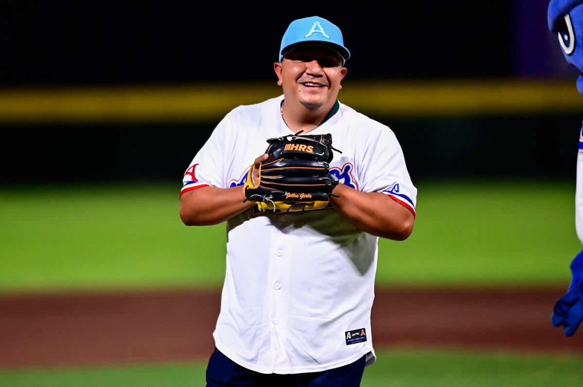 AcererosOficial's tweet photo. - Es el Acerero con más juegos lanzados en la historia de nuestro equipo. 🤩

- 678 juegos lanzados entre 2003 y 2017. 🤩

- 15 temporadas con La Furia. 🤩

El Niño de Piedras Negras está en casa, bienvenido: 👏🏽

¡ÁNGEL ADRIÁN RAMÍREZ! 
Padrino primera bola. ⚾

#ElAceroDeMisAmores. 💙