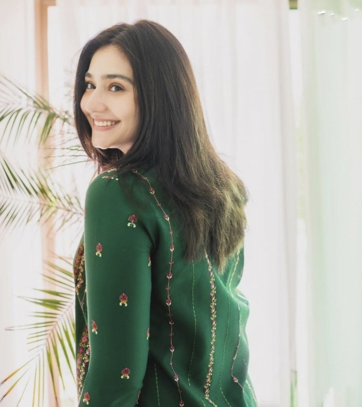 rowdyrashmika's tweet photo. Reply " hi " will give you a colour and quote your favos in that colour. https://t.co/vtunrsIsmK