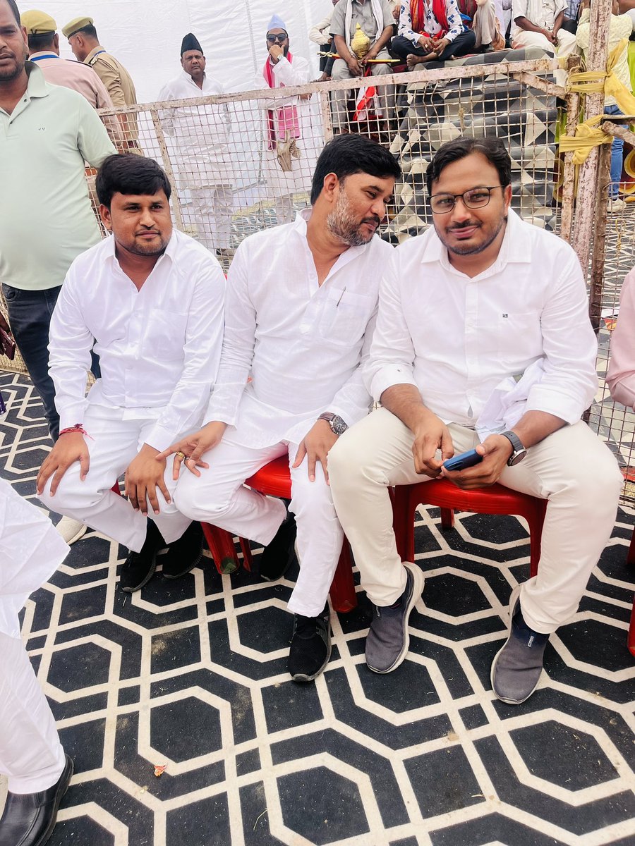 umeshkyadav1988's tweet photo. हमेशा दलित पिछड़ों की लड़ाई लड़ने वाले और अम्बेडकर विचार धारा वाले दिल्ली विश्विद्यालय के पूर्व प्रोफ़ेसर  हम सबके भाई @DrLaxman_Yadav जी को जन्मदिवस की हार्दिक बधाई एवं शुभकामनाएं https://t.co/4ZXqfGWfYs