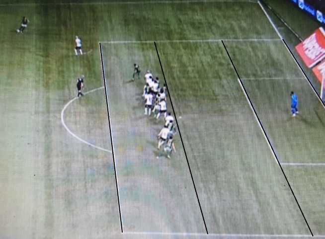 felipe_vfs's tweet photo. @Osandrobarboza Esse é outro ângulo que não há duvidas do impedimento. O VAR acertou! Vários outros gols já foram anulados dessa forma no brasileirão. https://t.co/eKfyRhX9Qn