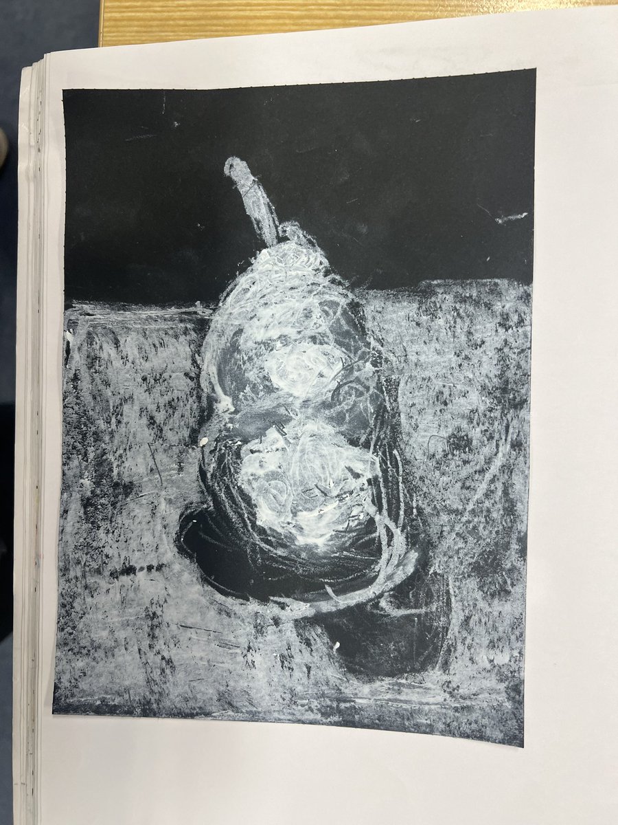Term 3 is dedicated to printmaking! Learning how to draw white on black is pretty challenging though. Here are some pears by stage 3.