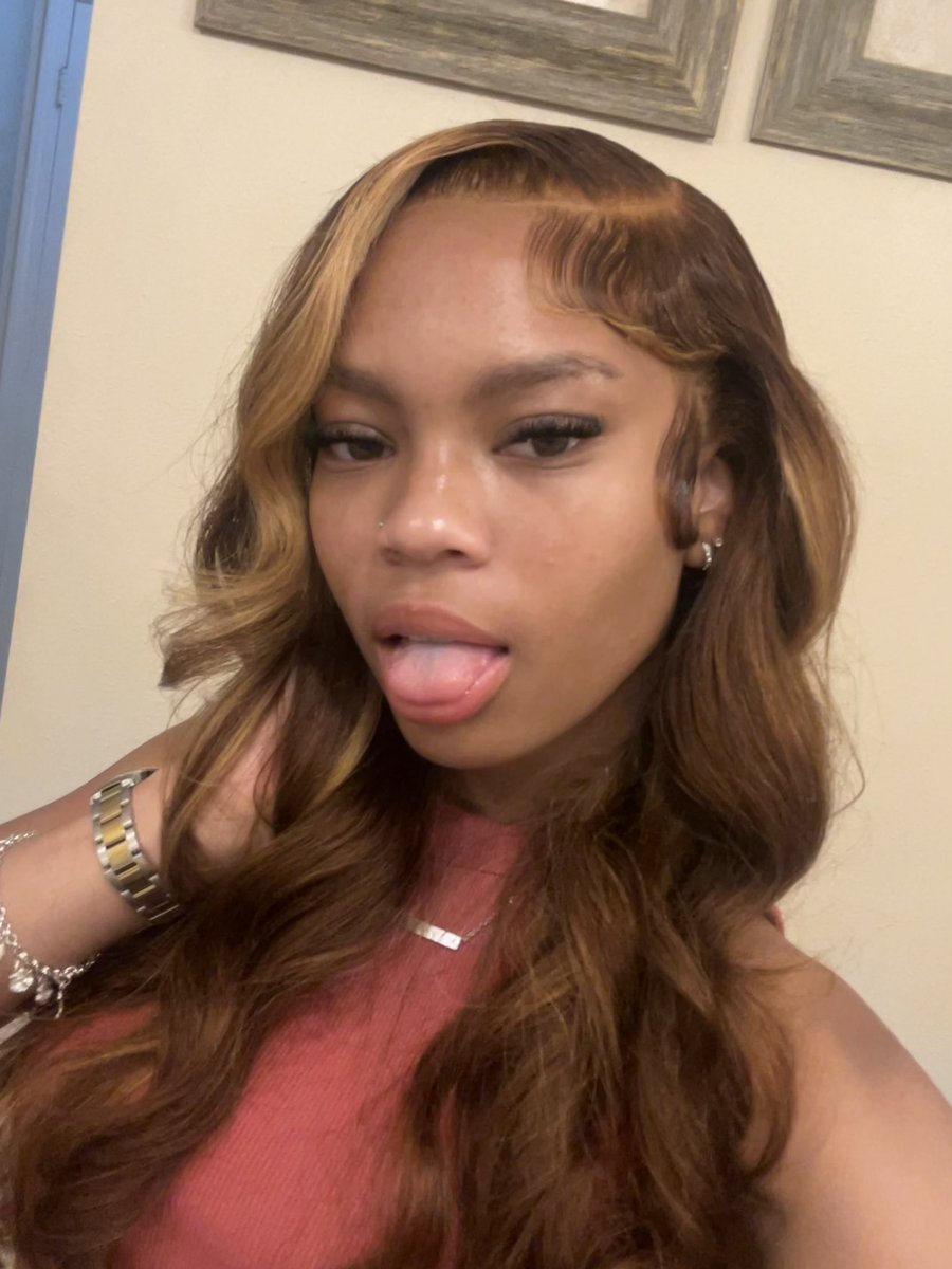 _jjenyla's tweet photo. senior shit https://t.co/o7vv6rexcs