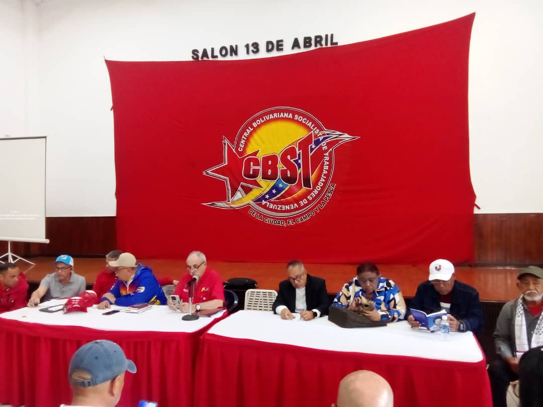FuturoPesca's tweet photo. #07Ago | Nuestro Coord Dip AN Jesús Marcano y al equipo del @FrenteSimon presentes en la reunión del Estado Mayor de la Clase Obrera @cbolivariana en la sede del @incretoficial https://t.co/1RuNok1dc4