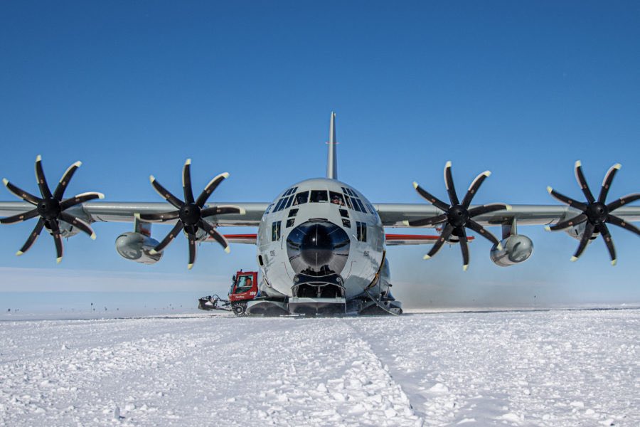 JanitorJan_'s tweet photo. @Doha104p3 The 109th Airlift Wing has about 10 LC-130H models and they self modified about 3 of them with new T56 3.5 engines with 8 blades (for Arctic conditions) from a C-130J which only uses 6 blades. Hope the LC-130J gets passed. https://t.co/4JqEDNEIwC