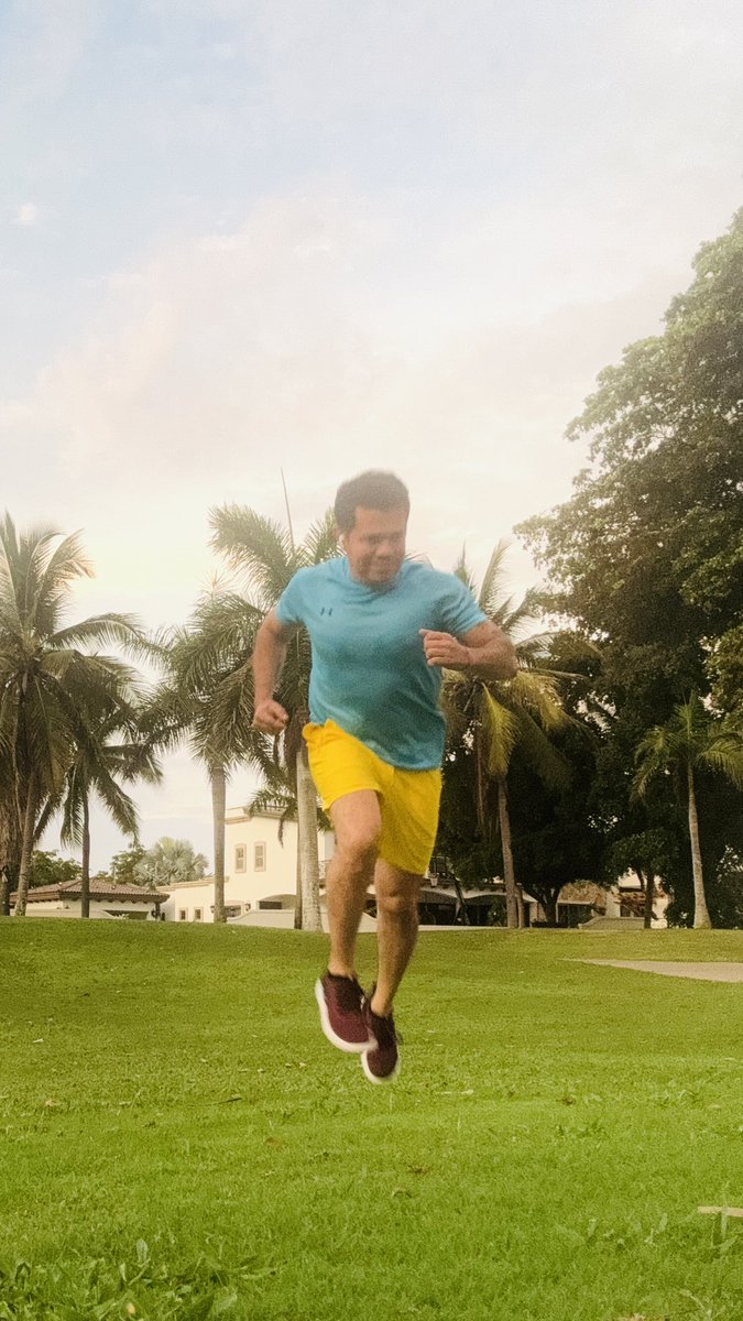 j_medina37's tweet photo. mis pulmones resisten.
mis piernas son fuertes.
mis ojos se entrenaron
a través de los años para ver
el mundo de manera distinta.
"no hay fuerza en este planeta que supere a la Fuerza de Voluntad"
Dios esté con nosotros🙏
#imback #Modofitness #calibrando #newtour
#JUNTOS #comingsoon #josicuen #JorgeMedina