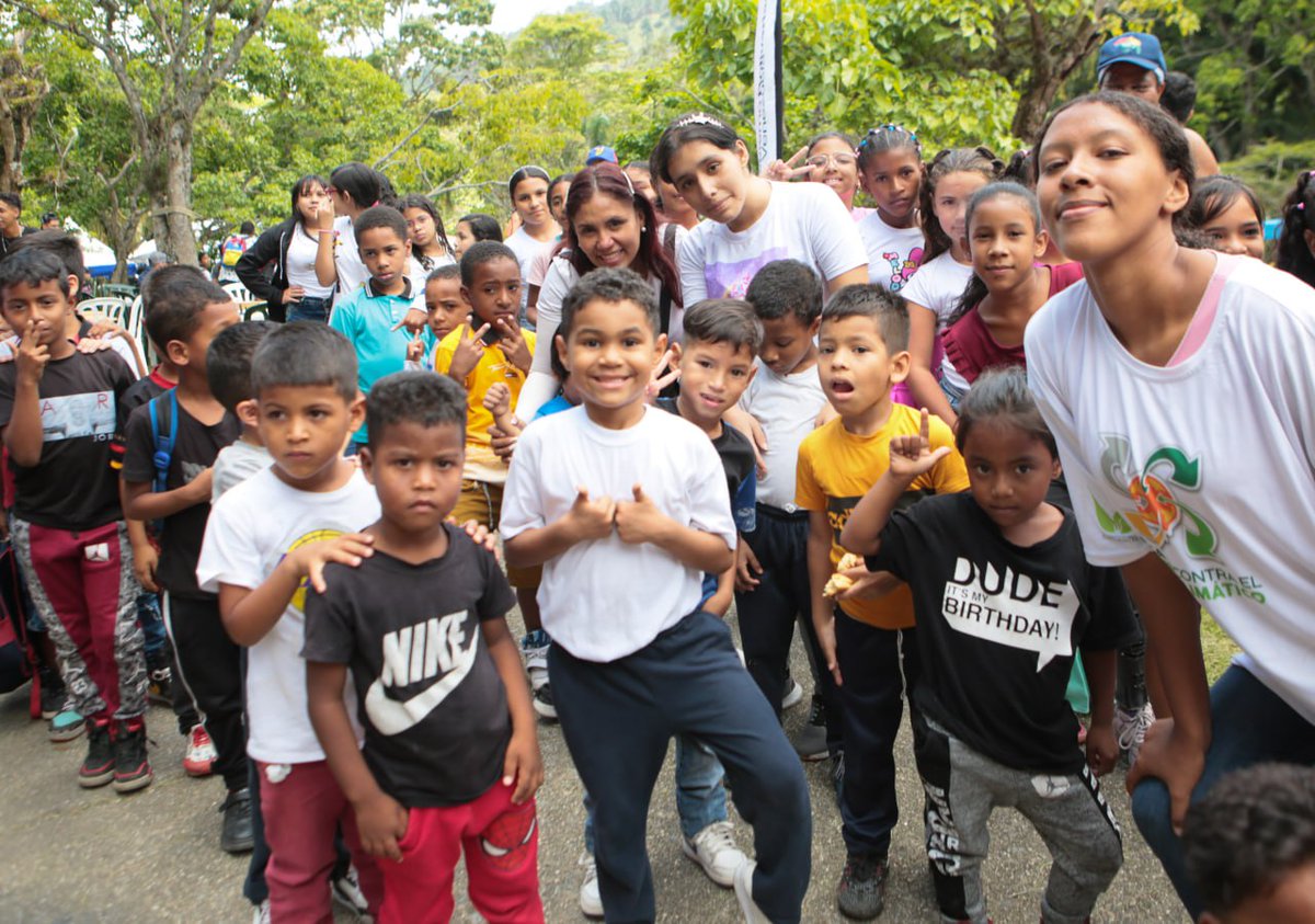 #7Ago Inicio del XVI Plan Vacacional Comunitario Mostacho Fest “Nuestra Patria”. Durante 6 semanas, a partir de este miércoles, 4 millones 500 mil niños, niñas y jóvenes, avanzarán en la Mesa Nacional de Recreación para el Vivir Viviendo, puntualizó el presidente <a href="/NicolasMaduro/">Nicolás Maduro</a>