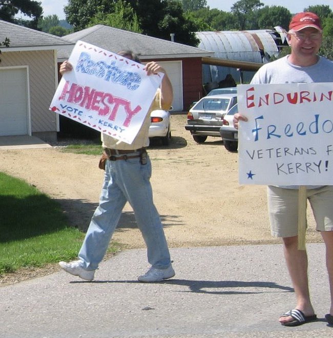 MattWolking's tweet image. Tim Walz held a sign in 2004 falsely identifying himself as an Operation “Enduring Freedom veteran,” even though he never served in Afghanistan. 
freebeacon.com/elections/tim-…