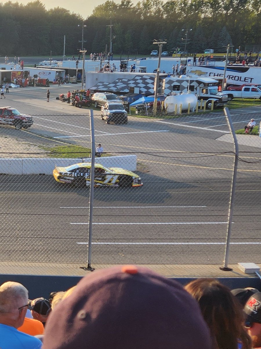Juls_Lyn's tweet photo. @LukeLambertCC @CarsonHocevar @BerlinRaceway @zeigler_racing https://t.co/X95qkRODEC